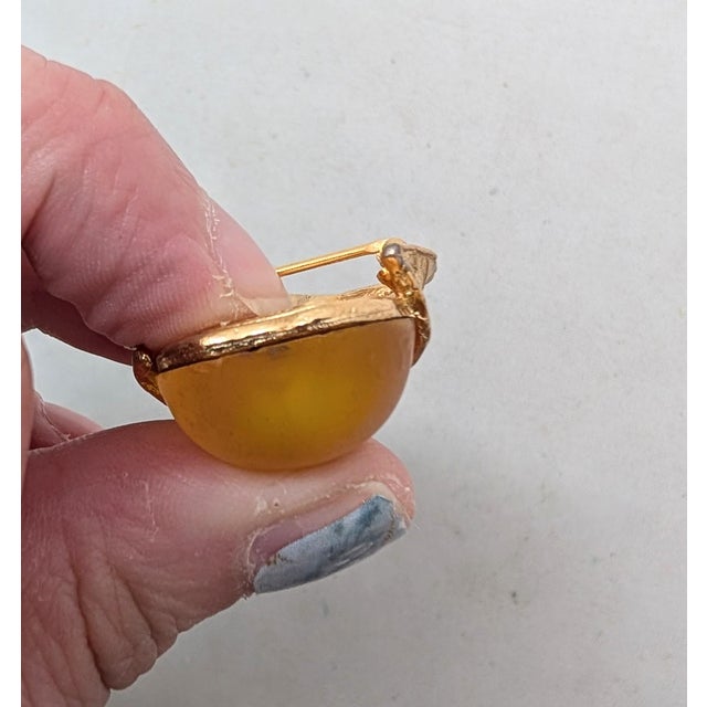 1970s Vintage Signed Napier Goldtone Yellow Peach Brooch For Sale - Image 5 of 9