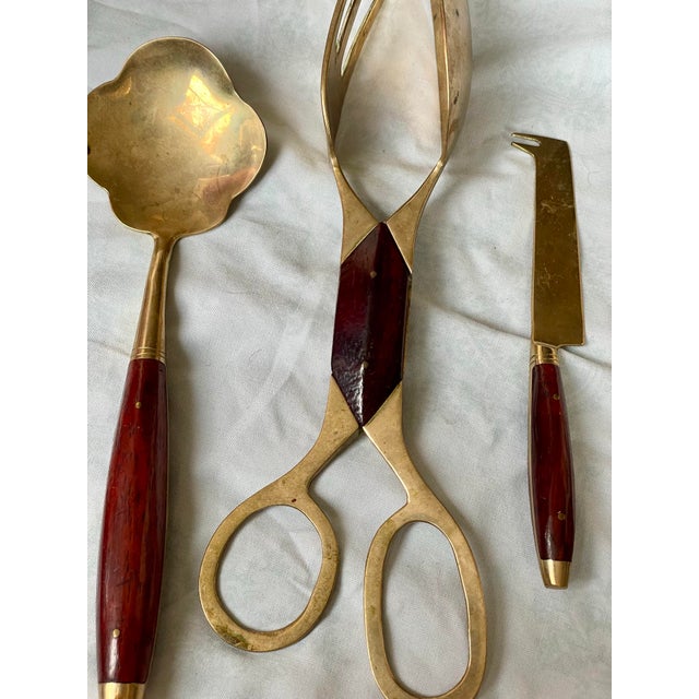 Wood Mid 20th Century Rosewood & Brass Flatware 5 Serving Pieces Tongs Pie Bonbon Spoon Cheese Knife For Sale - Image 7 of 12