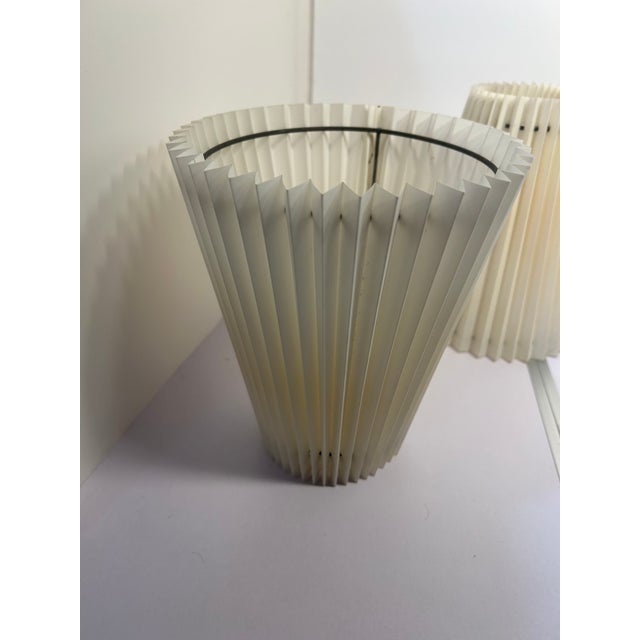 Vintage Mid‑Century Stacked Textured Glass & Marble Table Lamps – Pair of 2 Leviton Hollywood Regency 18" Accent Lamps For Sale - Image 4 of 12