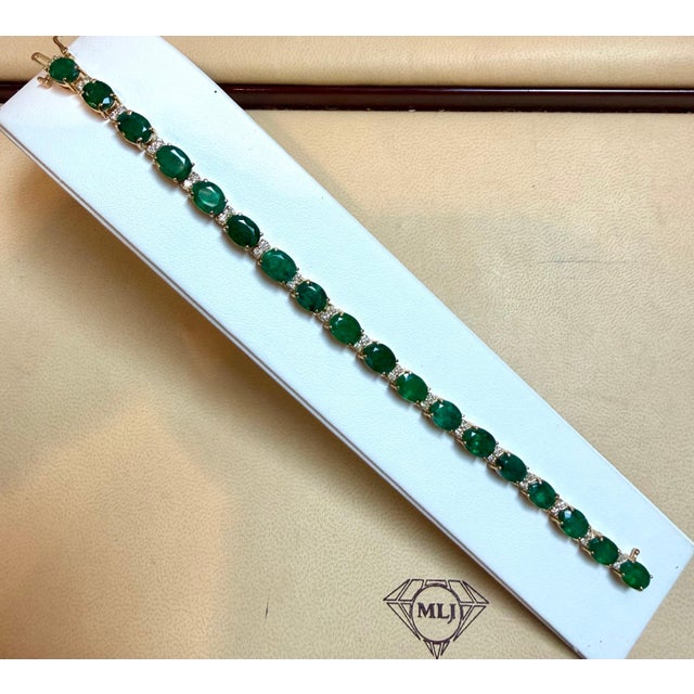 23 Carat Natural Zambian Emerald & 1.6 Ct Diamond Tennis Bracelet 14 Karat Gold For Sale - Image 13 of 18