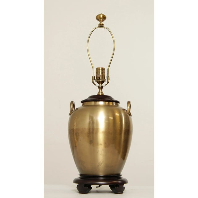 Traditional 1980s Wildwood Lampholder Brass Urn Form Table Lamp For Sale - Image 3 of 13