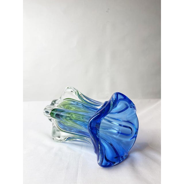 1960s Sommerso Marine Blue and Lime Art Glass Vase by Josef Hospodka for Chribska, 1960s For Sale - Image 5 of 11
