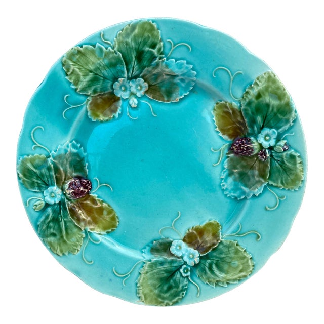 French Majolica Strawberries Plate Luneville, Circa 1880 For Sale