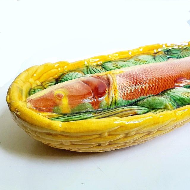 1950s Italian Majolica Fish Basket Wall Platter For Sale - Image 9 of 12