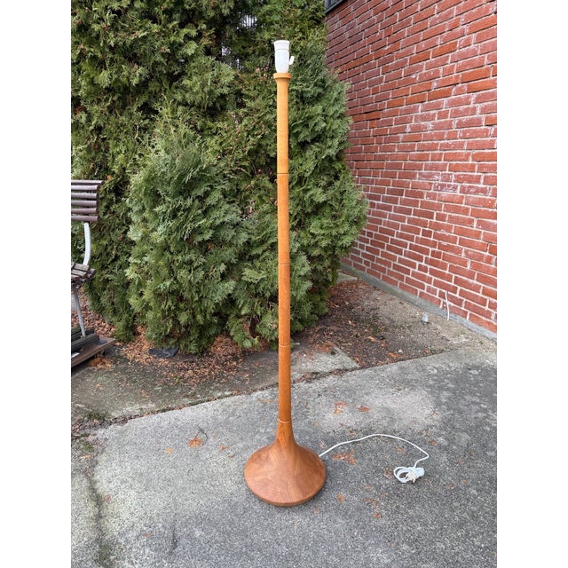 Danish Floor Lamp in Hand-Turned Oak by Lisbeth Brams for Brdr. Krüger, 1960s For Sale - Image 6 of 7