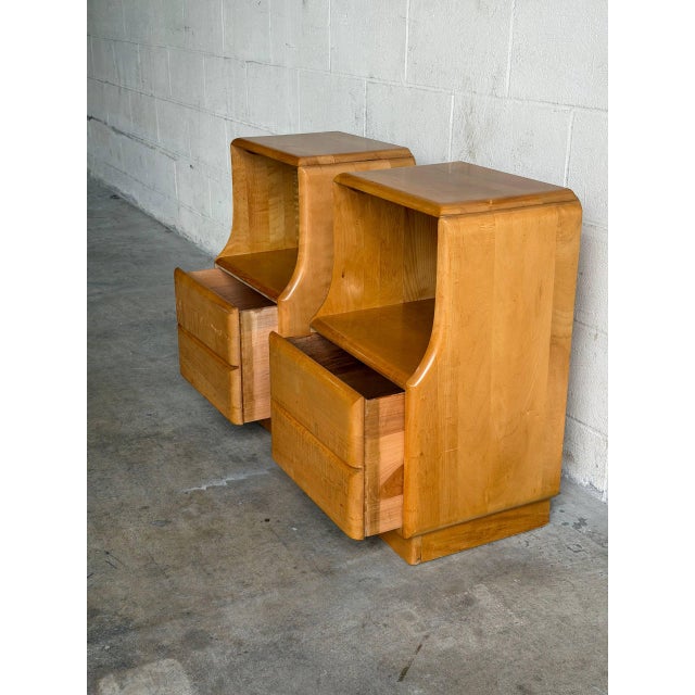 Pair of Heywood-Wakefield Maple Nightstands Sculptural Solid Wood Bedroom Bedside Tables Mid-Century Modern 1950s For Sale - Image 4 of 10
