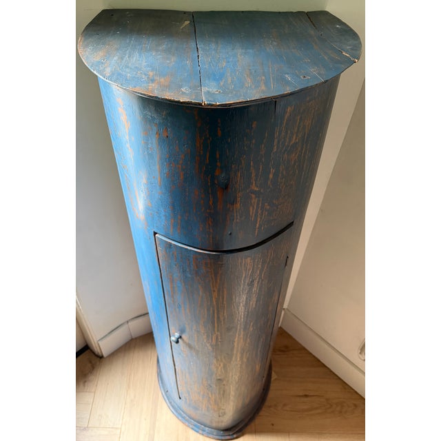 Antique Bow-Front Corner Cabinet in Blue Paint, 18th Century For Sale - Image 5 of 17