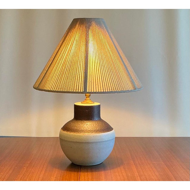 Mid-Century Modern Signed Bruno Gambone 1970s Sculptural Mid-Century Modern Bruno Gambone Two-Tone Ceramic Table Lamp With Original String Shade For Sale - Image 3 of 9