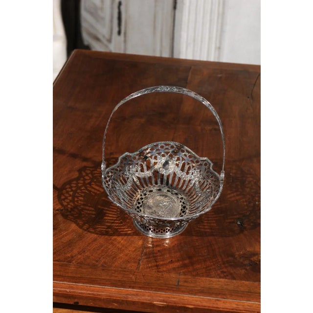 Metal English 19th Century Silverplate Oval Bread Basket with Putti & Garlands For Sale - Image 7 of 12