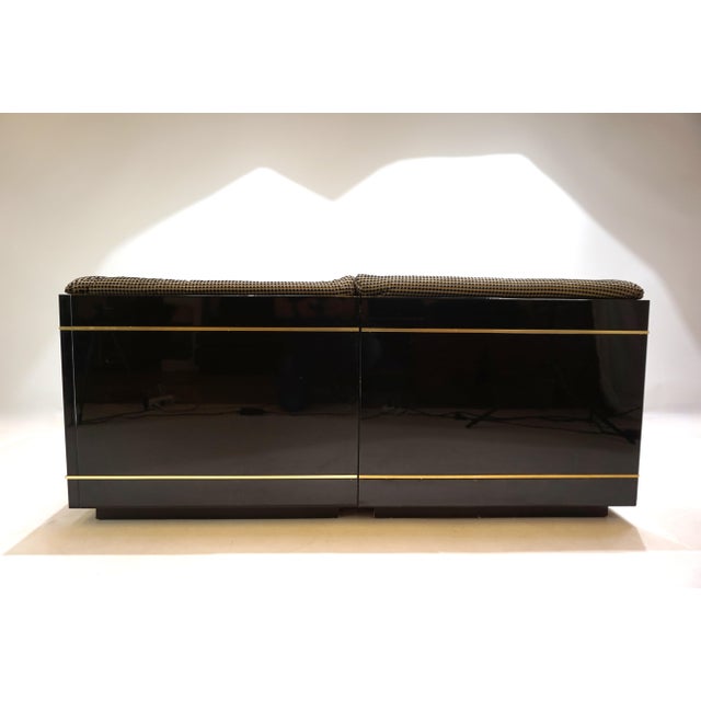 This impressive two-seater sofa by Pierre Cardin is in very good condition. The opulent design of the upholstery, which...