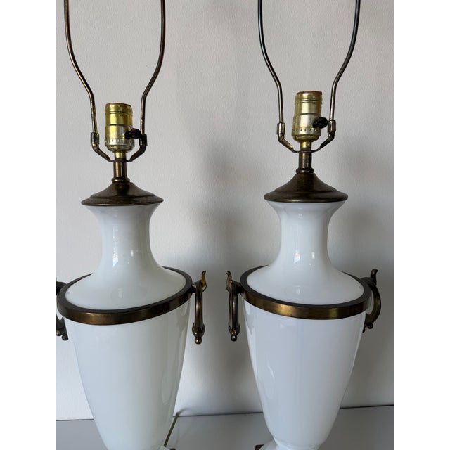 Neoclassical Vintage Paul Hanson French Neoclassical Style White Milk Glass Urn Table Lamps – A Pair For Sale - Image 3 of 13