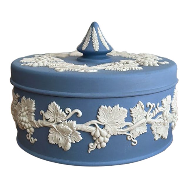 Vintage 1973 Wedgwood Made in England Blue Jasperware Round Trinket Box For Sale