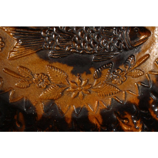 1900 - 1909 Circa 1900 Barrio De La Luz Puebla Pottery Dish Tortoiseshell Glaze Barro Vidriado With Fish For Sale - Image 5 of 18