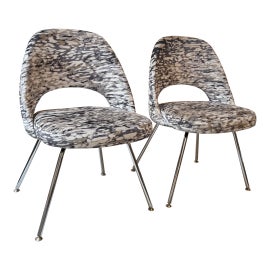 Example of Eero Saarinen Office Chairs