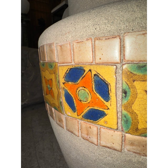 This rare and exquisite 1920s oil jardiniere pot by Hillside Pottery Co. is a stunning example of California’s Spanish...