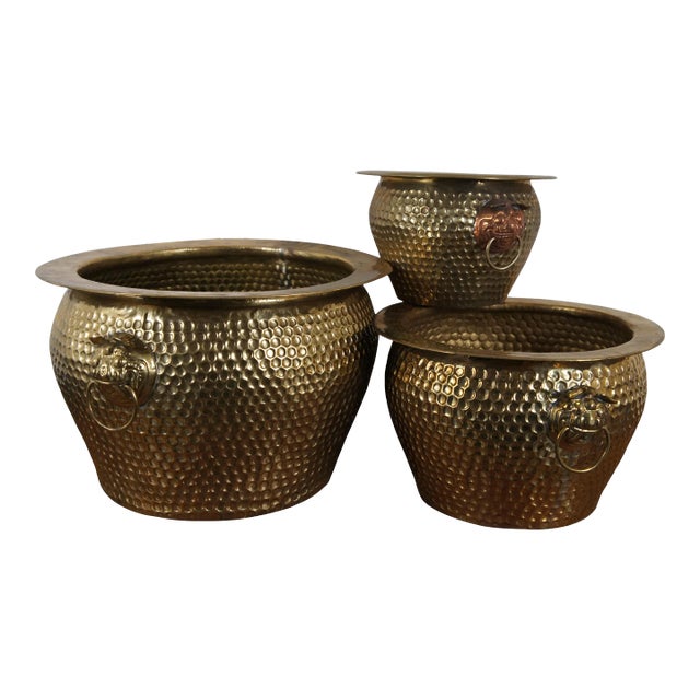 Vintage Chinese Hammered Brass Nesting Foo Dog Planters Jardinieres Cachepots- Set of 3 For Sale