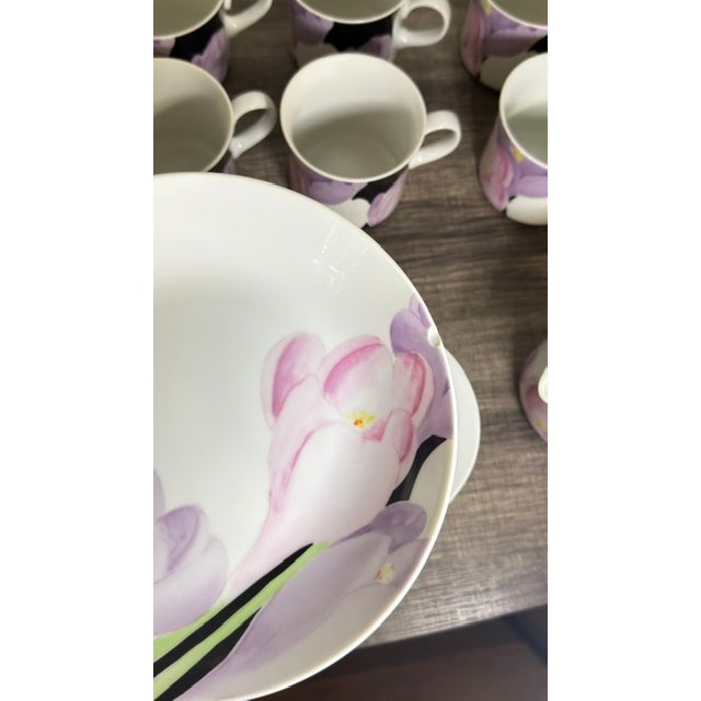 Late 20th Century 1970's Vintage Mikasa Vogue L1052 Fine Porcelain Floral Dinnerware Set - 26 Pieces For Sale - Image 5 of 8