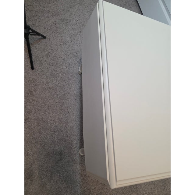 Ethan Allen Late 20th Century Ethan Allen Off-White Drop-Leaf Accent Table With Drawer For Sale - Image 4 of 10