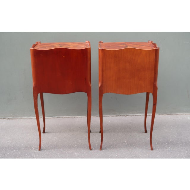1960s Pair of French Louis XV Style Rosewood Side Tables Nightstands For Sale - Image 14 of 17