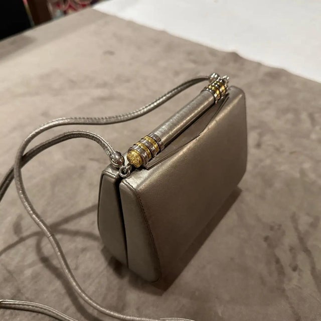 Chic 1960s Mid-Century Gray Leather Italian Minaudière Bag by Rodo This sophisticated bag embodies the refined elegance...