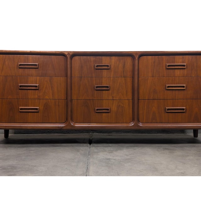 Mid Century Modern Walnut 9-Drawer Lowboy Dresser by Widdicomb, C1960s For Sale - Image 15 of 18