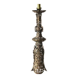 Vintage Mid Century Chinoiserie Ornate Pierced Centerpiece Filigree Design Brass Table Lamp For Sale
