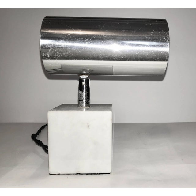 1970s Neal Small, Koch & Lowy Style Marble Table Lamp With Swivel Chrome Shade For Sale - Image 5 of 8