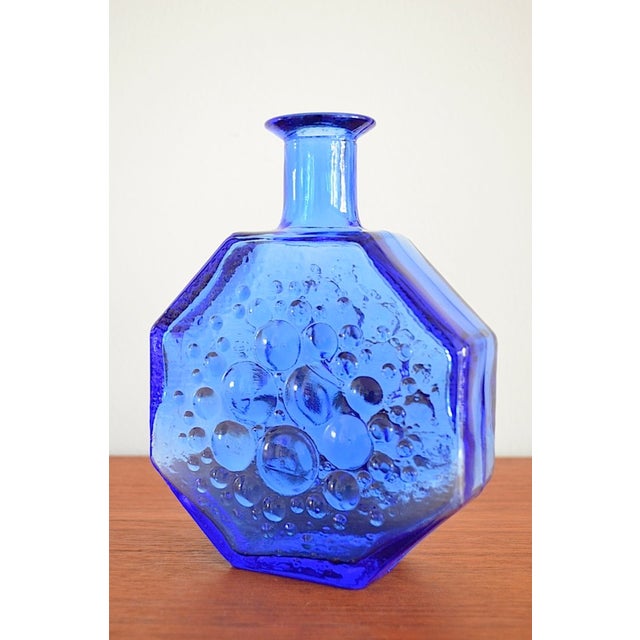 Finnish glass vase, model Stella Polaris, in the rare color Royal Blue - Produced by Riihimaki (or Riihimaen Lasi Oy) from...