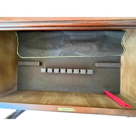 Henredon Mahogany Sideboard/Credenza/Buffet For Sale In Los Angeles - Image 6 of 7