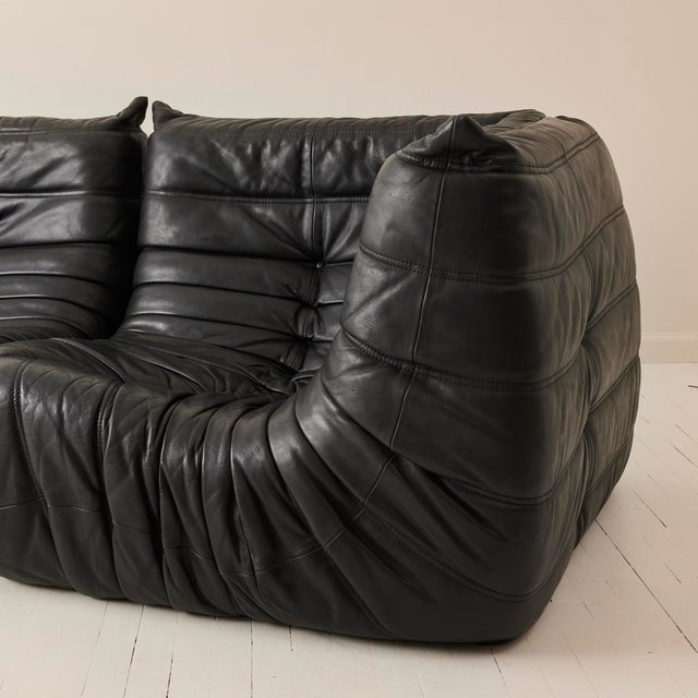 Postmodern Togo Black Leather 2 Seater Sofa by to Michel Ducaroy for Ligne Roset, 1970s For Sale - Image 3 of 9