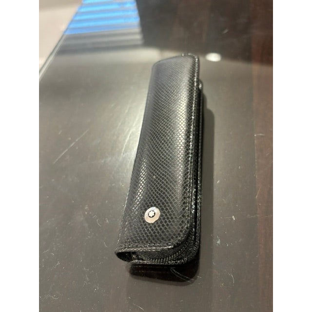 Elevate your executive desk or collection with this exceptional, discontinued Montblanc Bohème Bleu Rollerball Pen,...