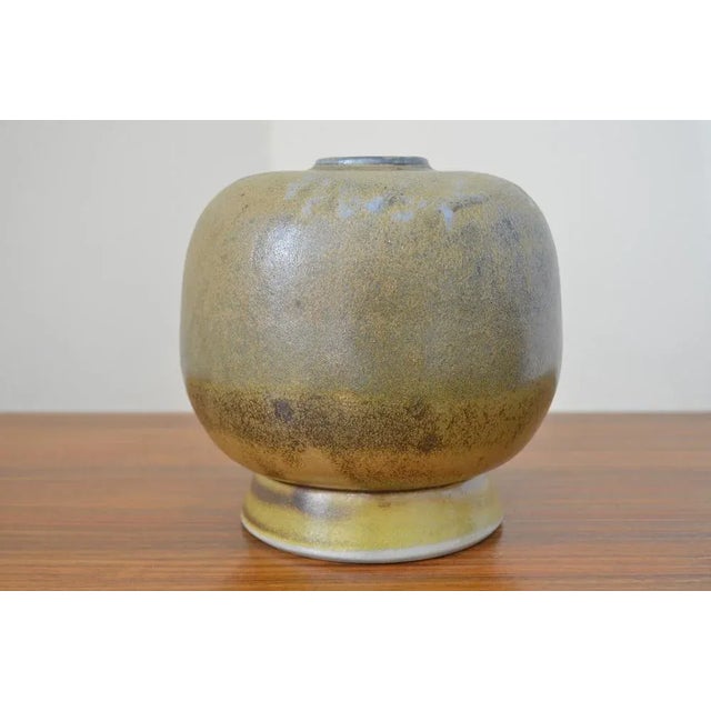 German artist ceramic of the ceramicist Ursula Schmidt - porcelain stoneware - Brown / greenish glaze - Signature by...