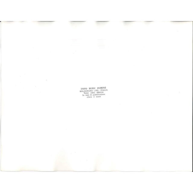 7000 Querce (7000 Oaks) is an original b/w photograph representing the indoor of the Marino Gallery (in Mignanelli Square,...