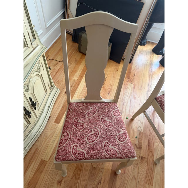 French Provincial 5 Vintage 1970s Painted Queen Anne Style Splat-Back Side Chairs For Sale - Image 3 of 7