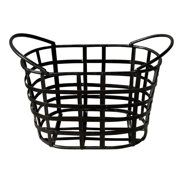 1990s Dark Brown Wrought Iron Woven Metal Magazine Rack Basket For Sale