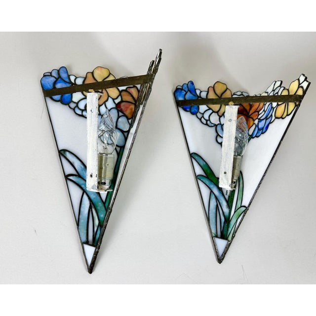 Vintage French Brass and Glass Sconces in the style of Tiffany, 1950s, Set of 2 For Sale - Image 4 of 8