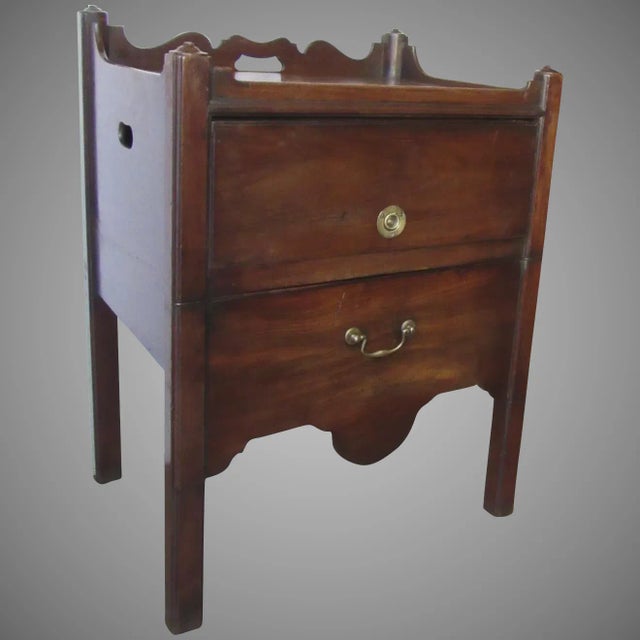 English Mahogany Commode with Campaign Handle Lift Up Compartment Side Table Early 19th Century For Sale - Image 10 of 10
