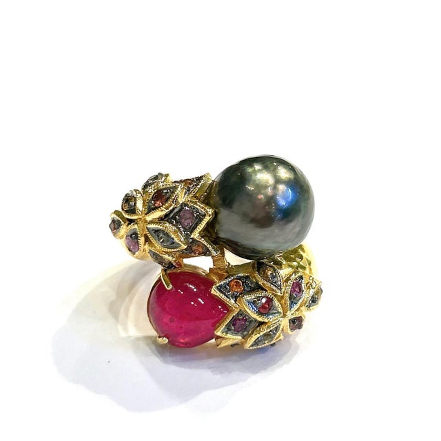 Bochic "Orient" Vintage Black Pearl & Ruby Ring Set In 18K Yellow Gold & Silver For Sale - Image 4 of 18