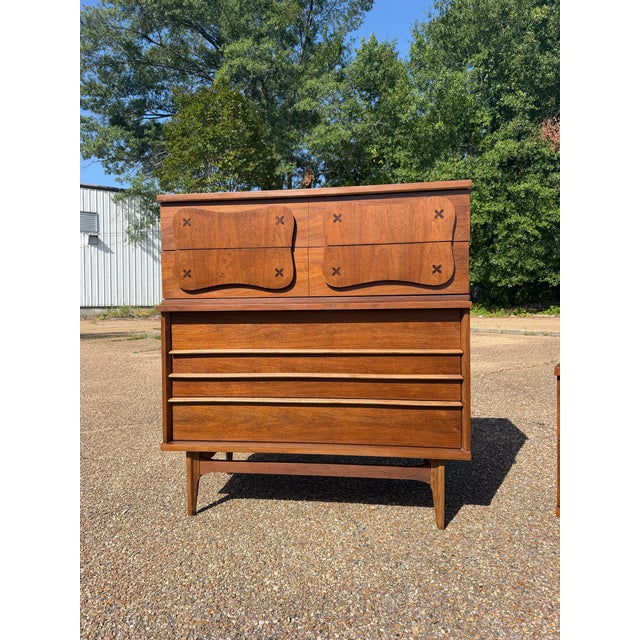 Mid-Century Modern 1960s Bassett Monterey by Leo Jiranek — A Rare Complete Set For Sale - Image 3 of 10