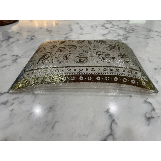Georges Briard 1950s Mid-Century Modern Georges Briard Pebbled, Rectangular Dish With Gilded Persian Garden Motif For Sale - Image 4 of 10