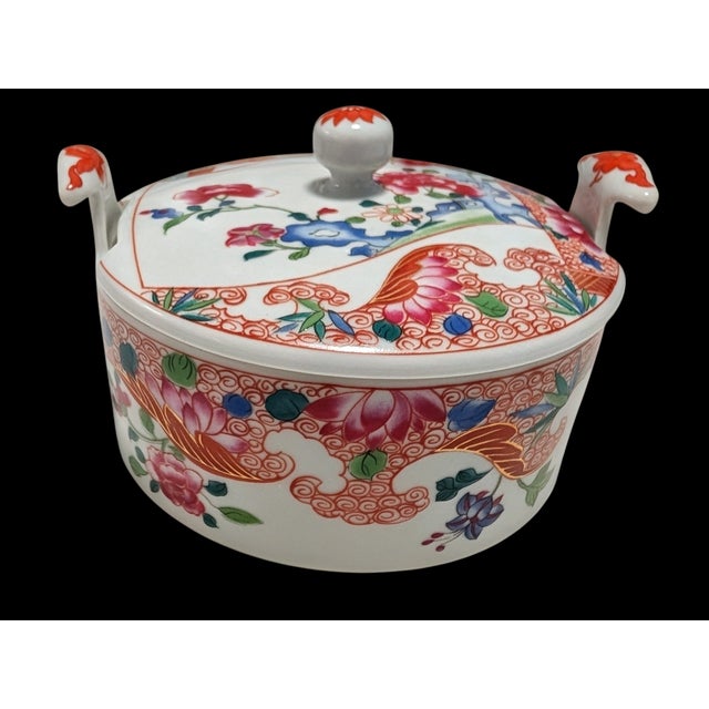 Chinese Famille Rose Covered Dish in the Ch'ien Lung Style For Sale - Image 3 of 11