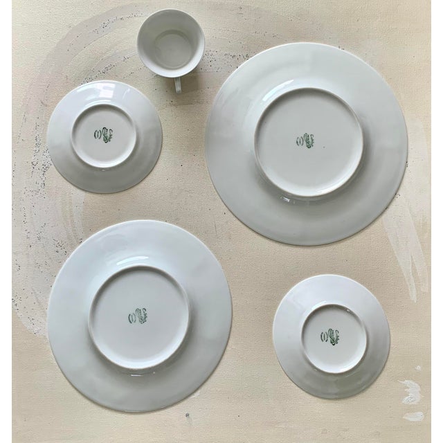 Philip Deshouliers Celtika 5-piece abstract design placesetting including (1) one piece each: -dinner plate - salad plate...