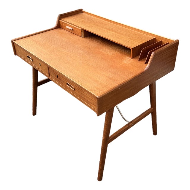 Small Teak Desk by Arne Wahl Iversen for Vinde Møbelfabrik For Sale