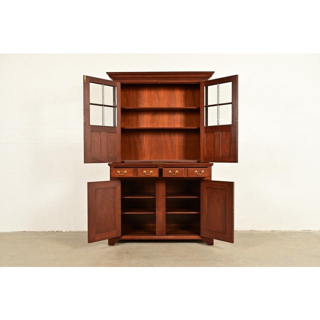 1980s Kittinger Georgian Carved Mahogany Breakfront Bookcase Cabinet For Sale - Image 5 of 18