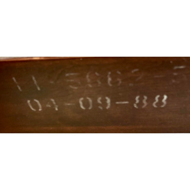 1980s Ethan Allen Georgian Court Queen Four Post Bed For Sale In New York - Image 6 of 6