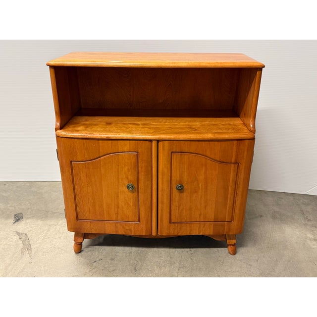 Design Plus Gallery presents a Vintage Colonial Cabinet from Heywood Wakefield. This solid wood cabinet, meticulously...