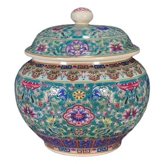 Chinese Turquoise Ground Famille Rose Porcelain Covered Jar For Sale