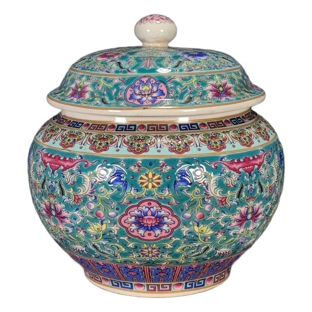 Chinese Turquoise Ground Famille Rose Porcelain Covered Jar For Sale
