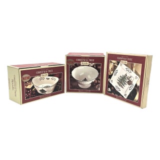 Spode “Christmas Tree” Holiday Collection — Footed Compote, Oval Bowl & Pierced Square Tray in Boxes For Sale