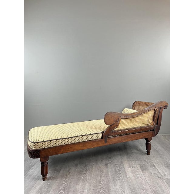 19th Century Louis XVI Chaise Longue in Carved Wood and Caning For Sale - Image 11 of 13